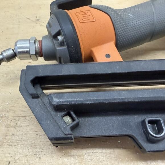 RIDGID R250AF15 15 Gauge DA Angled Finish Nailer Air Tool Used - Picture 9 of 9